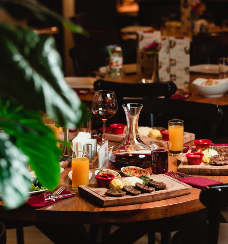 dinner-table-with-foods-soft-drinks-restaurant dinner-table-with-foods-soft-drinks-restaurant